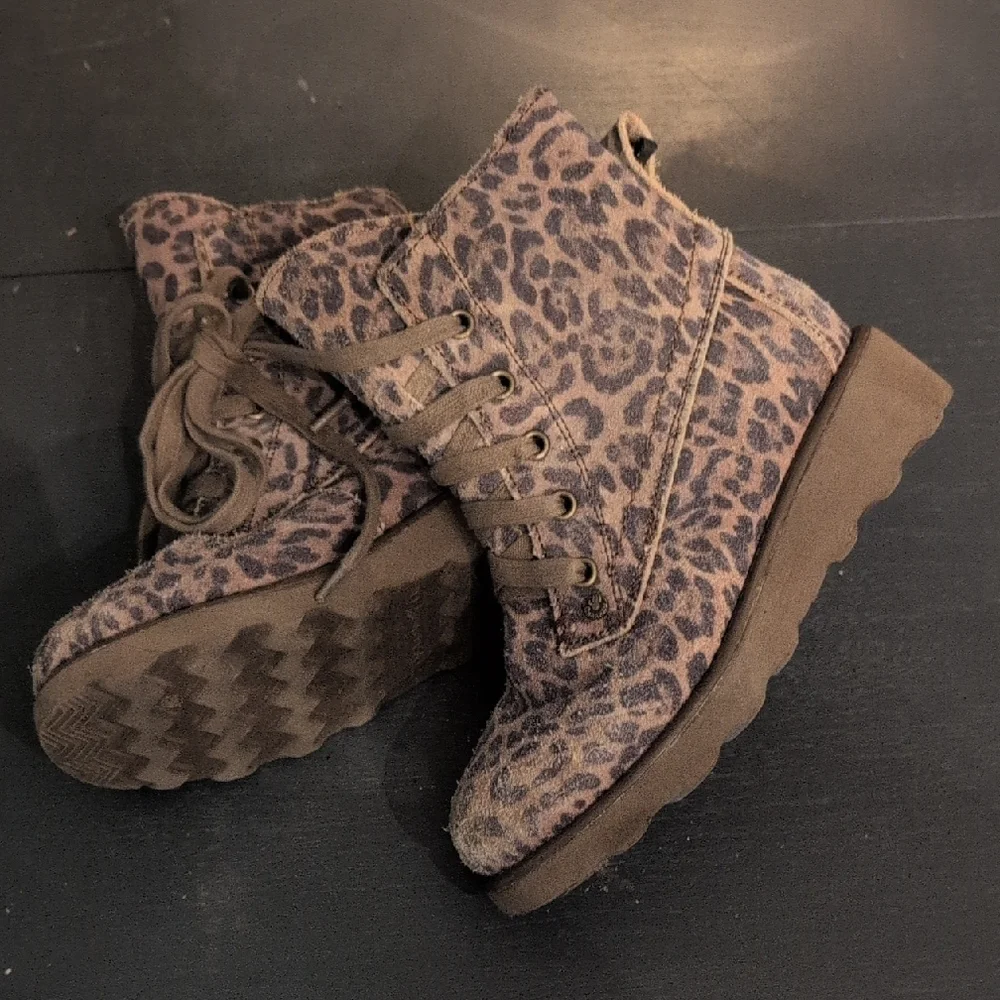 BearPaw Brown Suede Boots Rugged Sole
